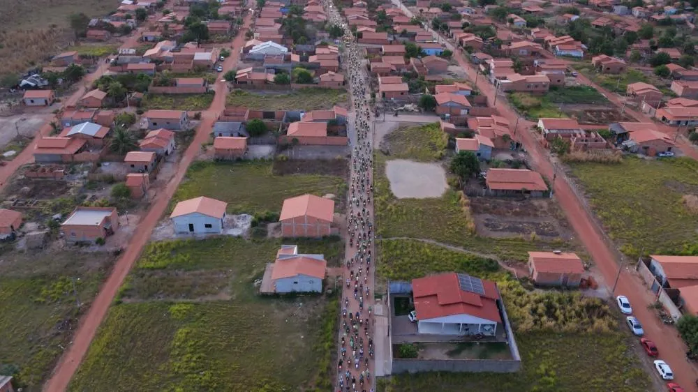Porque a grande motociata de Antônio do Bar corrobora com a divulgação da pesquisa Gauss. 