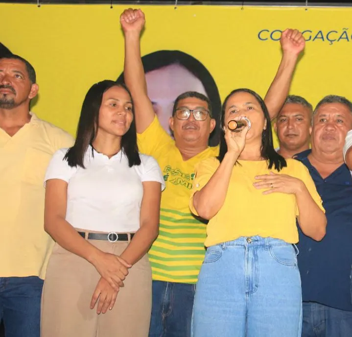 Raimundinha do Alexandre reúne milhares de pessoas em comício no Centro dos Firminos 