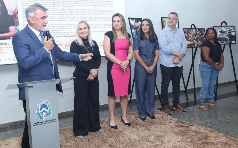 Em abertura de Exposição, Amélio defende auxílio para quebradeiras de coco do Bico do Papagaio