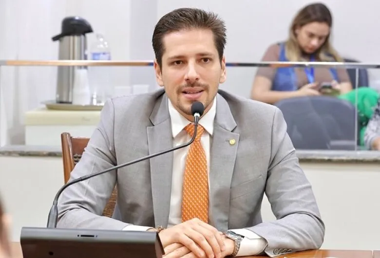 Programa da CNH social de Olyntho Neto é aprovado na LDO de 2025