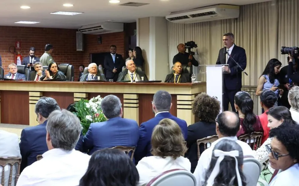 Amélio Cayres defende harmonia entre os poderes em sessão de posse no TJTO