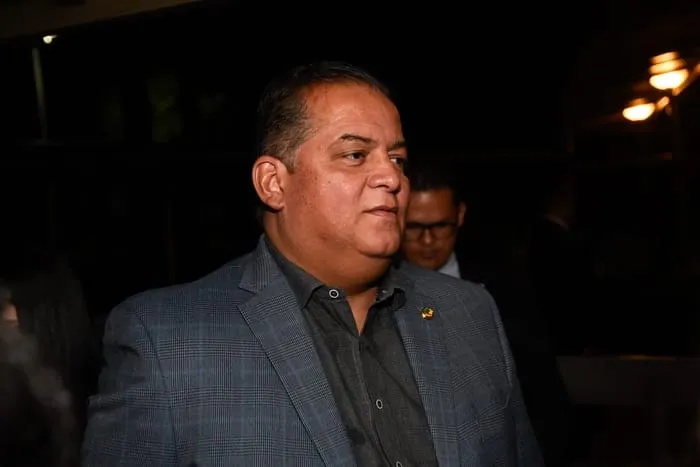 Eduardo Gomes no olho do furacão. Senador é investigado por suposto desvio de emendas 