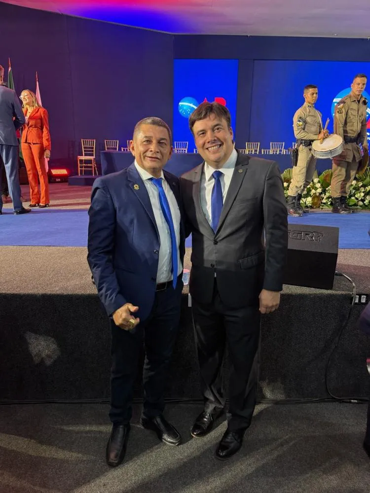 Presidente da subseção OAB/Augustinópolis, Ademar Parente, participa da posse da diretoria estadual. 