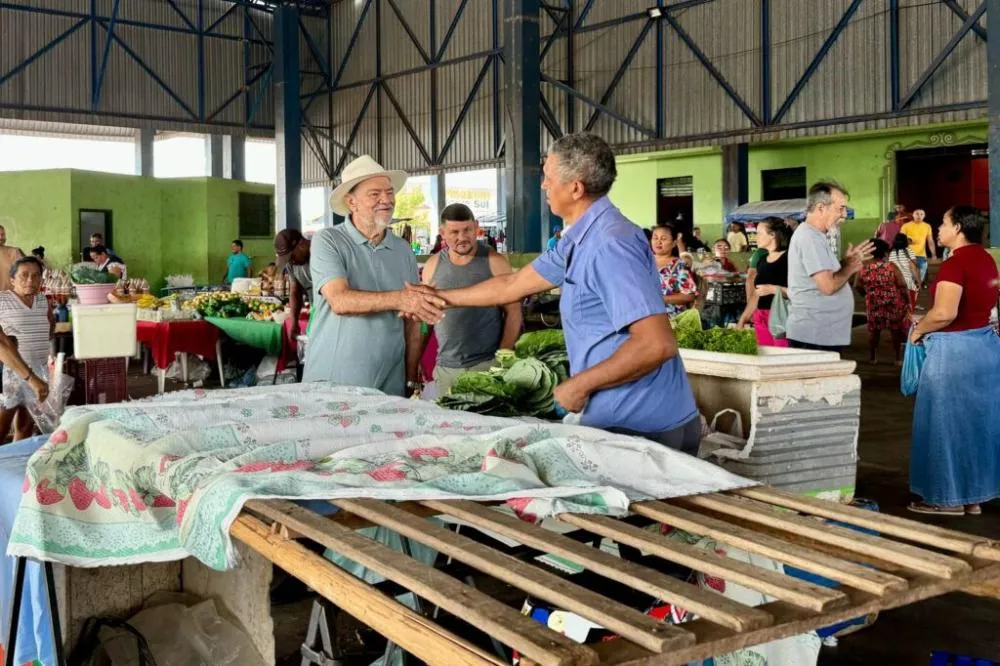 Prefeito Antônio do Bar atende requerimento de vereadores e instala agentes de segurança na feira municipal 