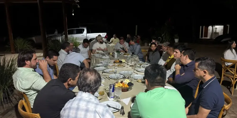 Pré-candidato ao governo, Amélio Cayres mostra força política ao reunir 20 dos 24 deputados para discutir os rumos da eleição 