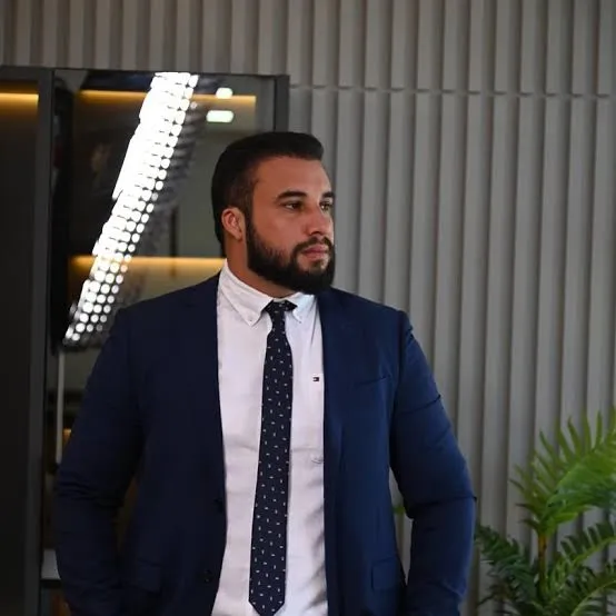 Dívidas não podem levar ninguém à miséria. Descontos no salário têm limite legal: no máximo 30%. Justiça confirma esse direito.