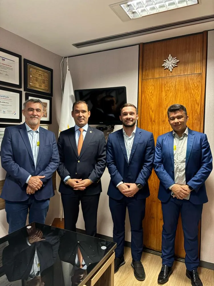 Amélio Cayres visita deputados e senadores e defende construção conjunta na base