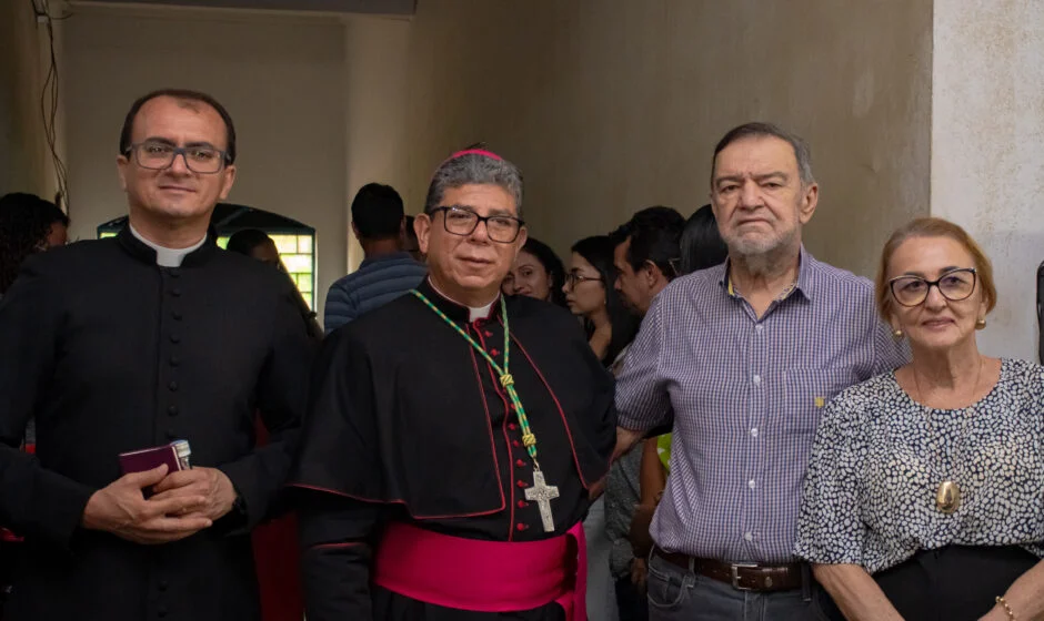 Visita Pastoral: Dom Carlos Henrique inicia agenda em Augustinópolis com momento de fé na Prefeitura Municipal 