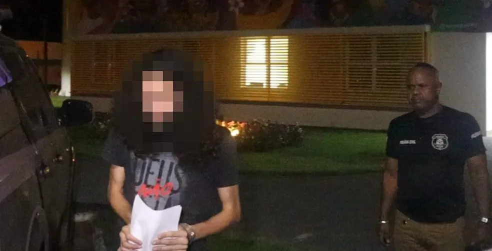 Professor de canto é preso por dar 'chá' com sêmen a alunas e dizer que líquido iria melhorar cordas vocais, diz PM