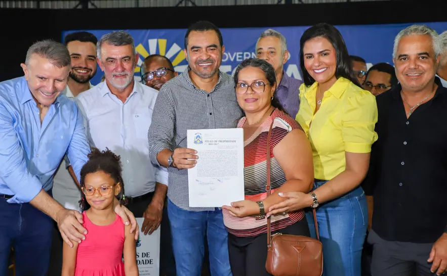 Em noite festiva, governador Wanderlei Barbosa contempla 750 famílias de Palmas com título definitivo de propriedade de imóveis