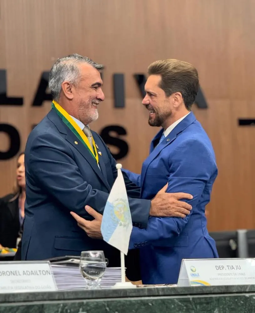Amélio Cayres é homenageado em Goiânia recebe medalha Pedro Ludovico 