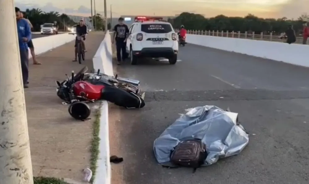 Jovem morre e outro fica ferido após moto bater em ponte da Via Lago, em Araguaína