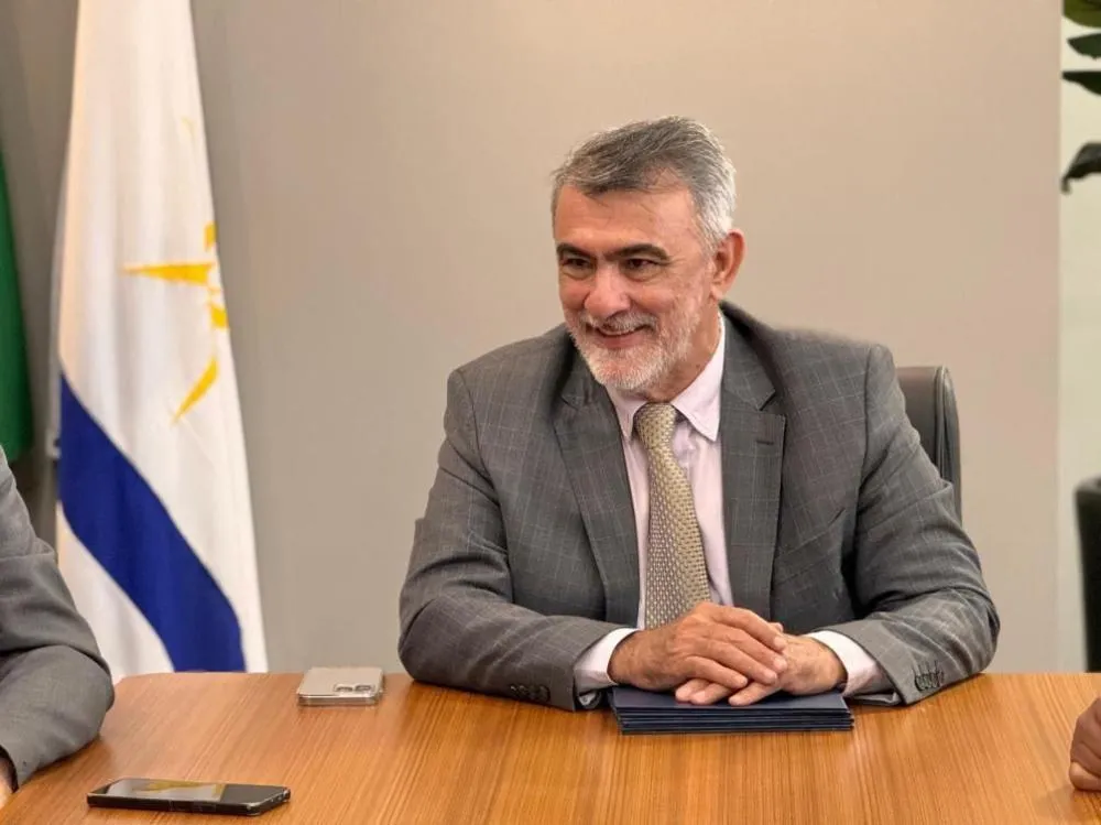 Emenda paga: Amélio garante R$ 200 mil para microrrevestimento asfáltico do distrito de Macaúba em Araguatins