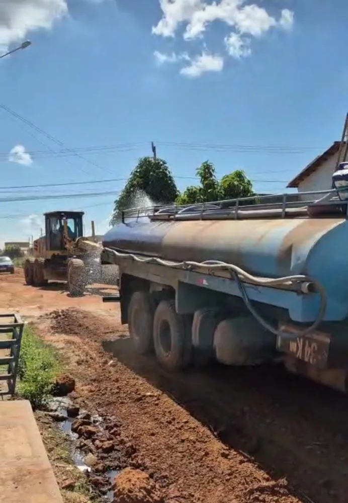 Prefeitura de Augustinópolis realiza patrolamento e encascalhamento em tuas do bairro Novo horizonte 