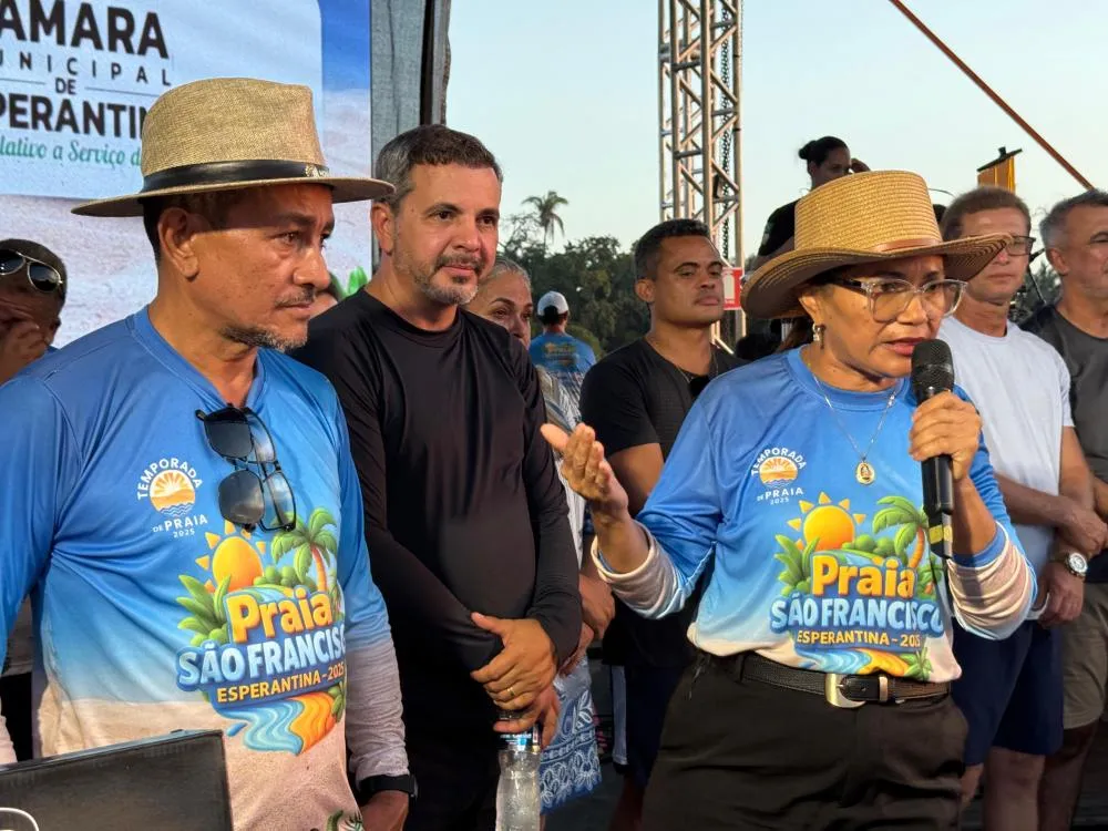 Deputado Wiston Gomes participa da abertura de temporada de praia em Esperantina e entrega kits 