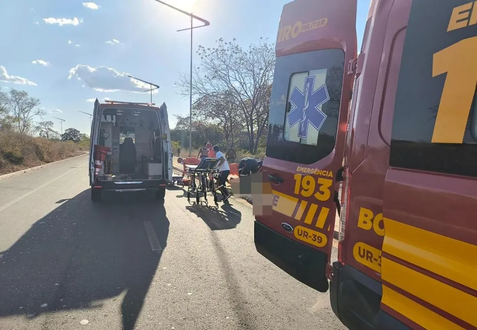 Homem perde perna em acidente após bater em barra de proteção 